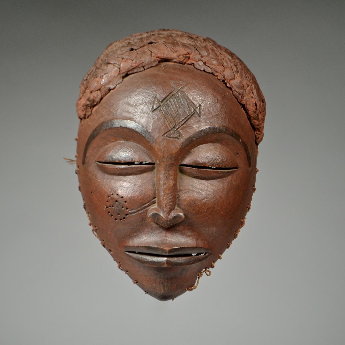 CHOKWE MASK Mwana Pwo