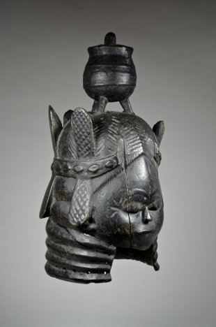 Bundu mask from the Sande Society 2