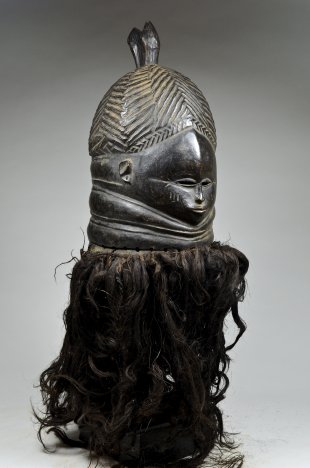 Bundu mask from the Sande Society 10