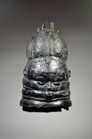 Bundu mask from the Sande Society 20